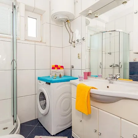 Apartament Luka *