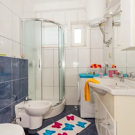 Luka Apartament *